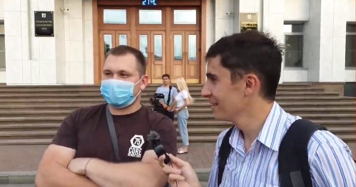 Эшники это кто такие. Низовцев штаб Навального. Хабаровск нападение на штаб Навального.