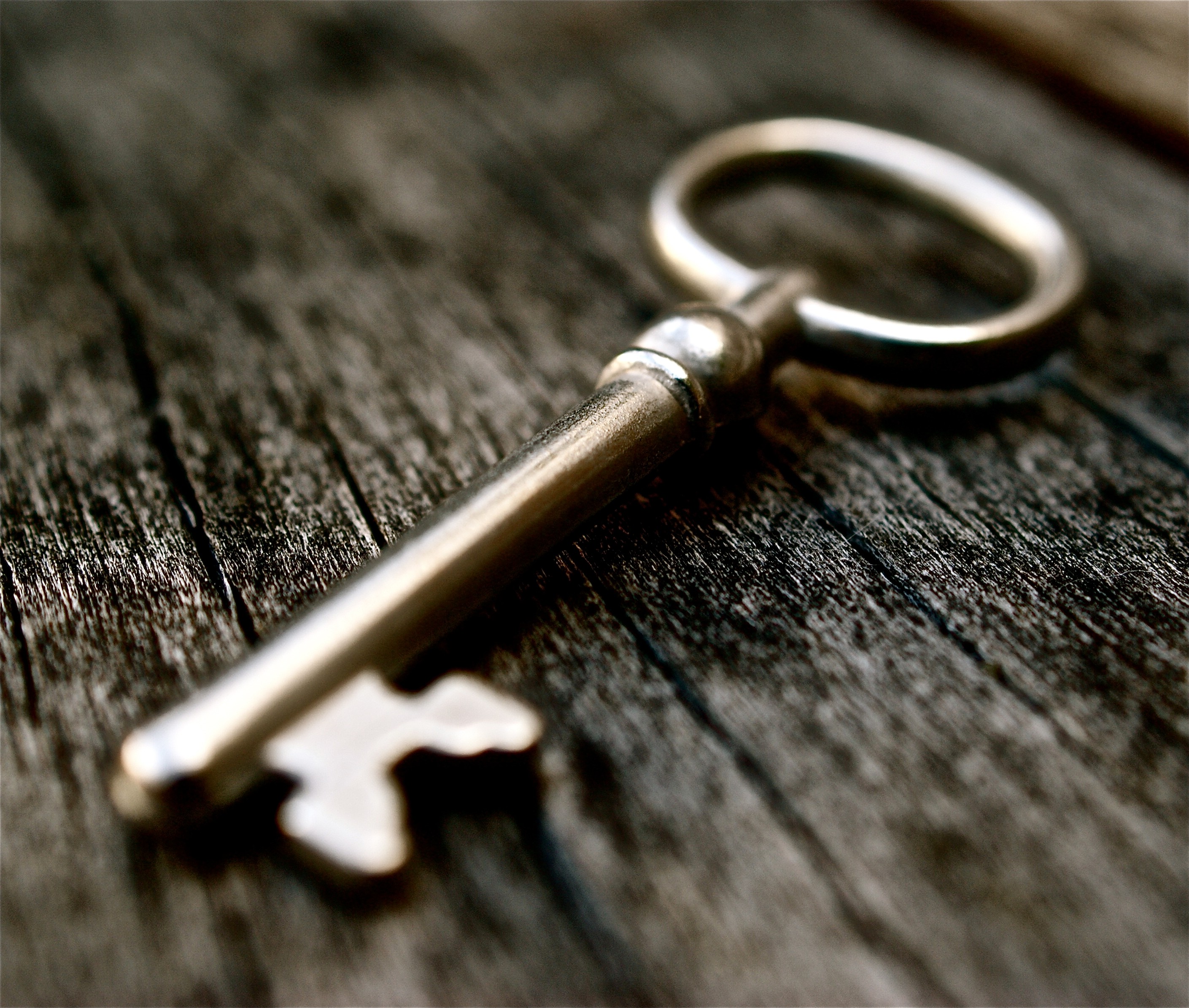 Keys picture. Красивые ключи. Ключ от двери. Красивый ключик. Ключ картинка.