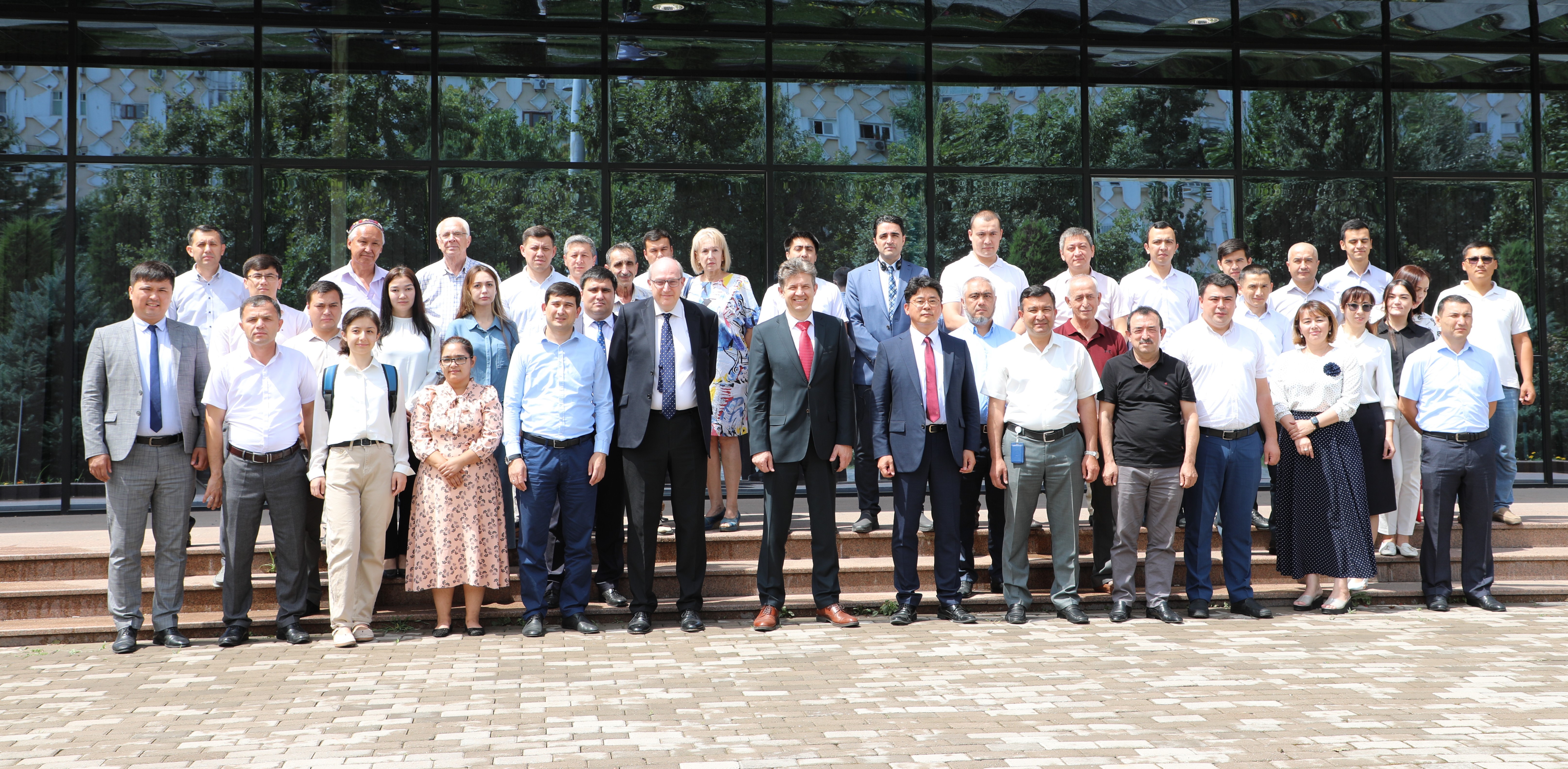 Участники национального практического семинара по подготовке к миссии SEED «Оценка безопасности на площадке сооружения АЭС и рассмотрение программы размещения нового ядерного устройства в Узбекистане»